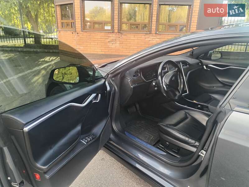 Лифтбек Tesla Model S 2016 в Александрие фото 12 Лифтбек Tesla Model S 2016 в Александрие