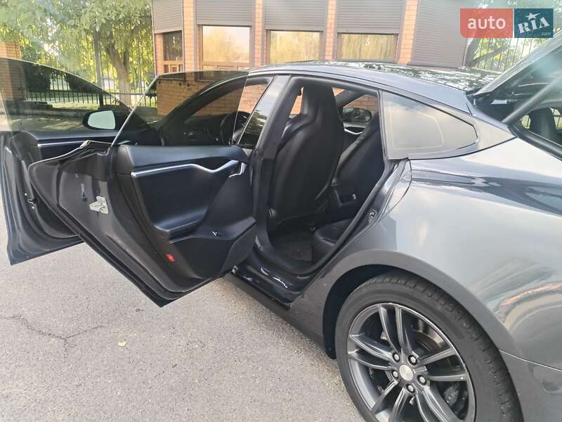 Лифтбек Tesla Model S 2016 в Александрие фото 13 Лифтбек Tesla Model S 2016 в Александрие