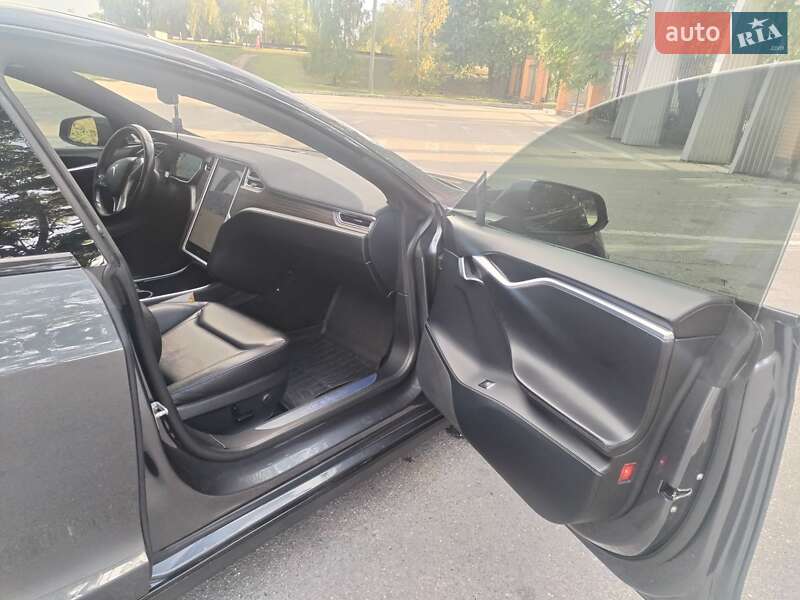 Лифтбек Tesla Model S 2016 в Александрие фото 18 Лифтбек Tesla Model S 2016 в Александрие