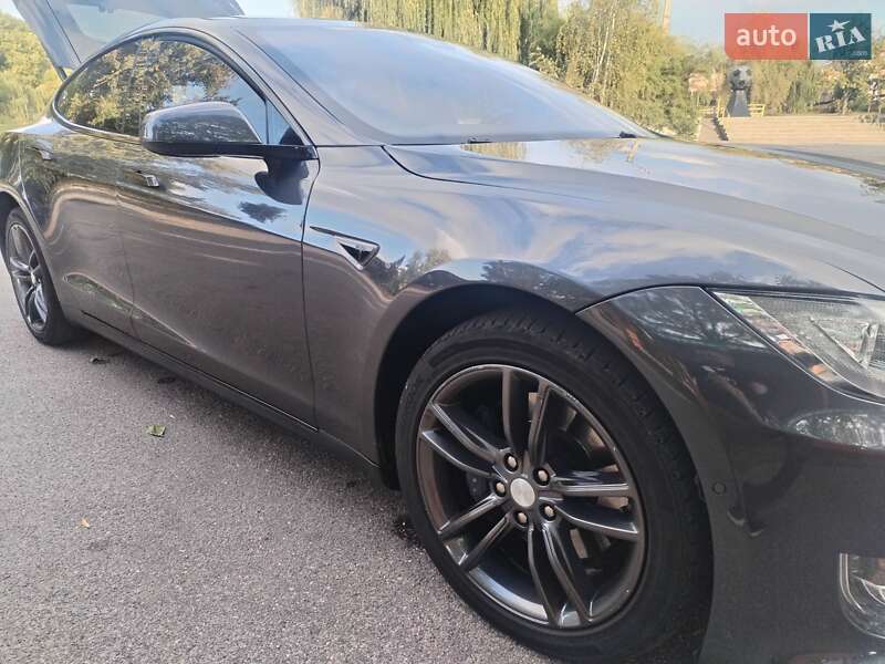 Лифтбек Tesla Model S 2016 в Александрие фото 28 Лифтбек Tesla Model S 2016 в Александрие