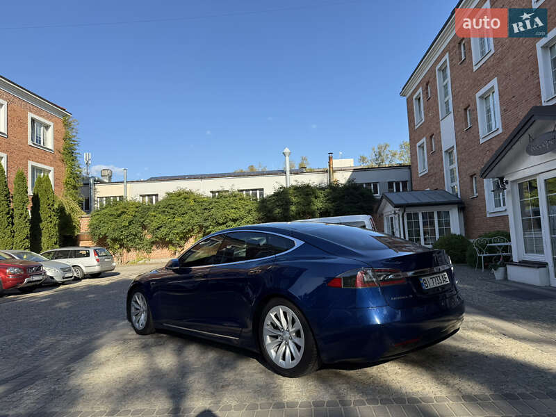 Ліфтбек Tesla Model S 2016 в Кременчуці