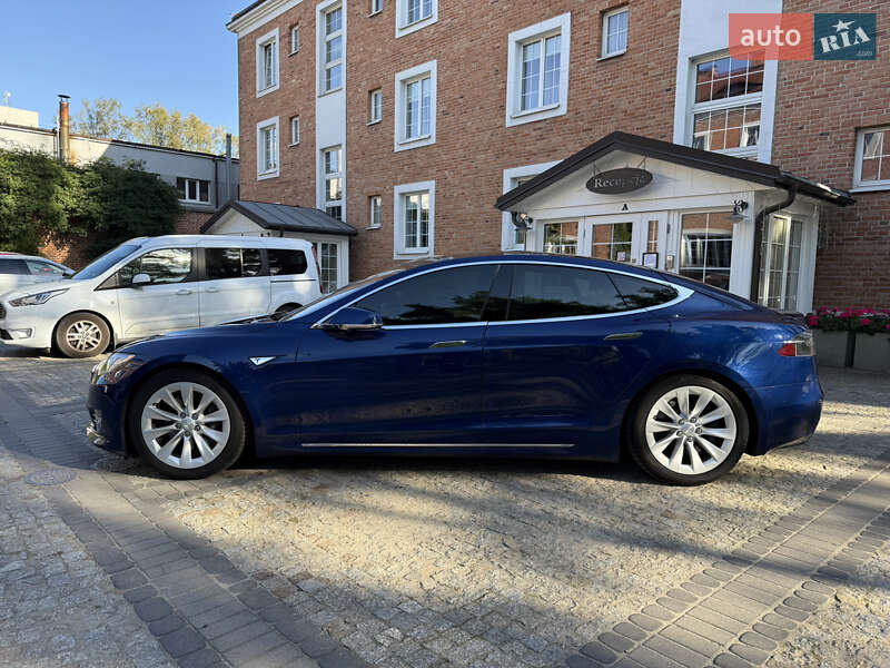 Ліфтбек Tesla Model S 2016 в Кременчуці
