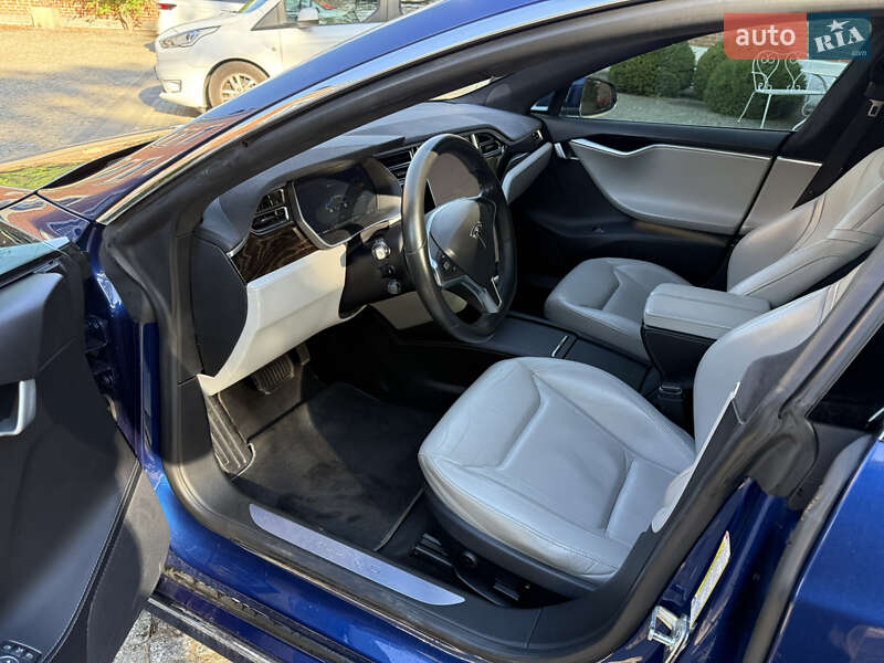 Ліфтбек Tesla Model S 2016 в Кременчуці