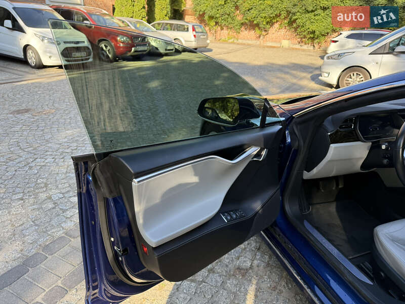 Ліфтбек Tesla Model S 2016 в Кременчуці