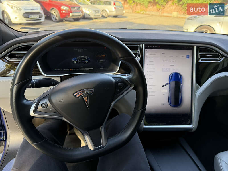 Ліфтбек Tesla Model S 2016 в Кременчуці