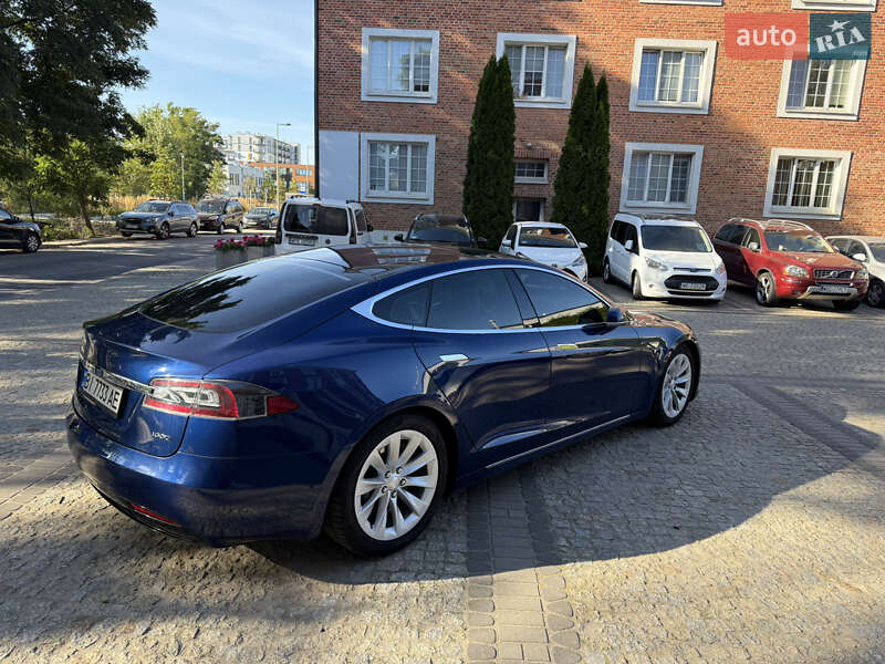 Ліфтбек Tesla Model S 2016 в Кременчуці