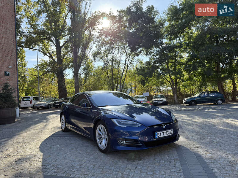 Ліфтбек Tesla Model S 2016 в Кременчуці