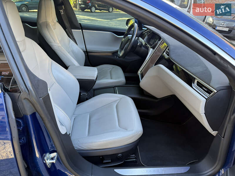 Ліфтбек Tesla Model S 2016 в Кременчуці