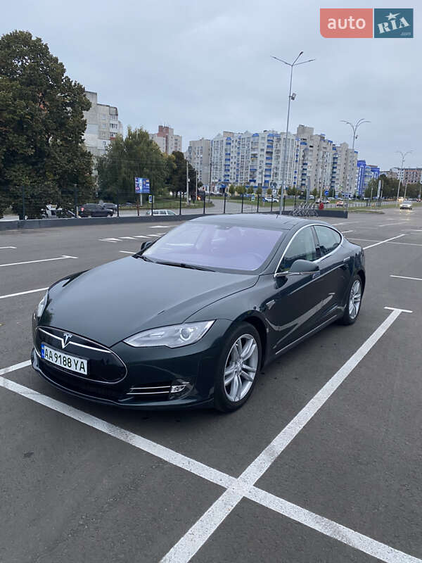 Tesla Model S 2014