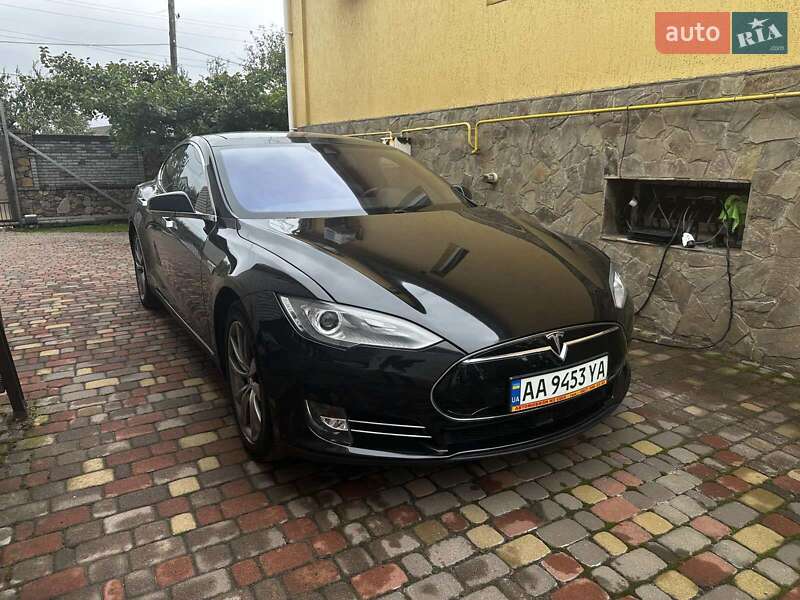 Лифтбек Tesla Model S 2015 в Киеве