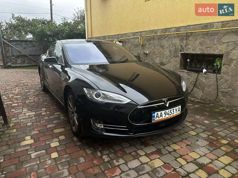 Tesla Model S 2015