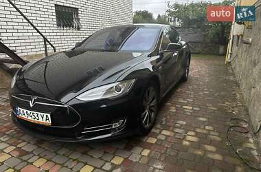 Лифтбек Tesla Model S 2015 в Киеве