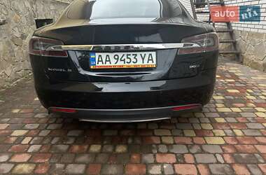 Лифтбек Tesla Model S 2015 в Киеве
