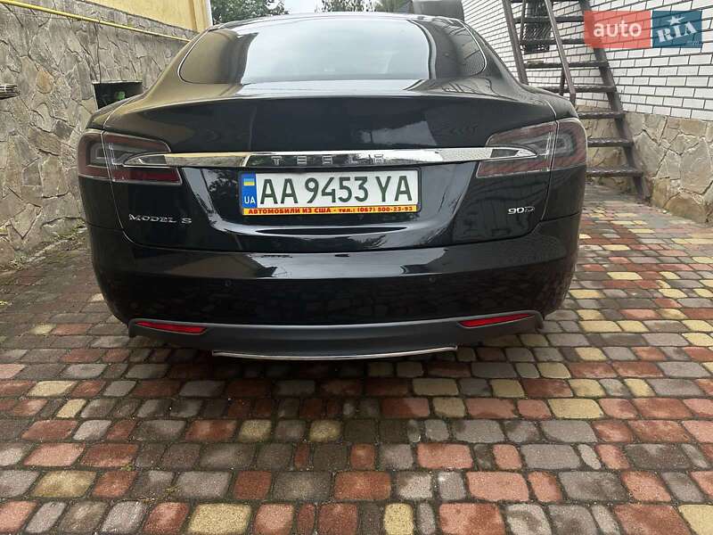 Лифтбек Tesla Model S 2015 в Киеве