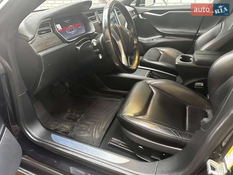 Лифтбек Tesla Model S 2015 в Киеве