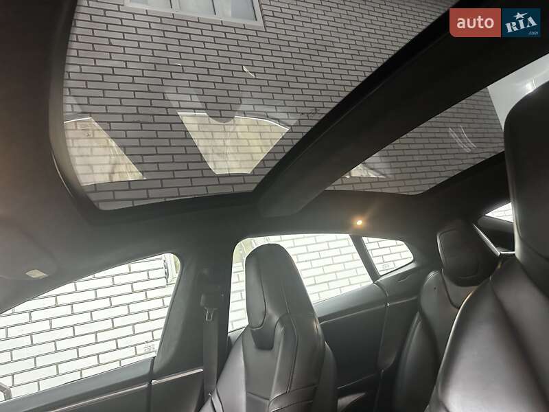 Лифтбек Tesla Model S 2015 в Киеве