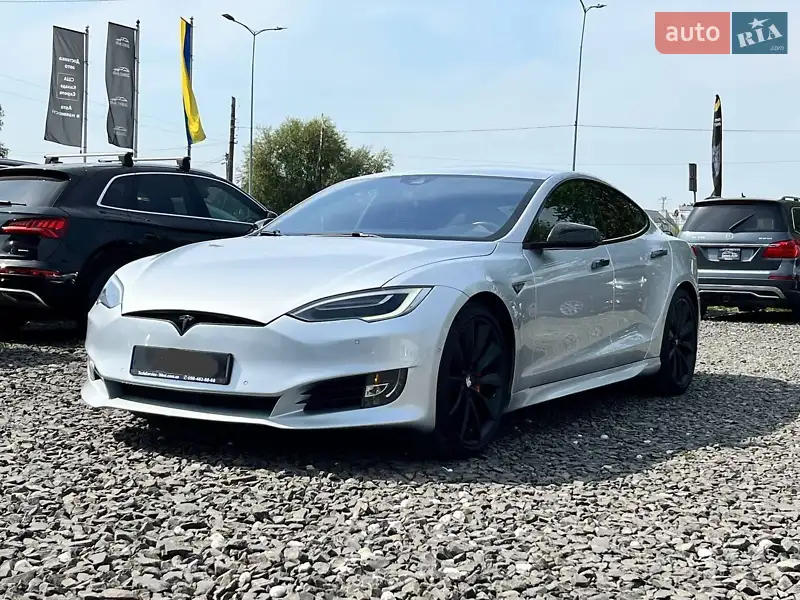 Tesla Model S 2014