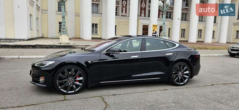 Лифтбек Tesla Model S 2017 в Днепре