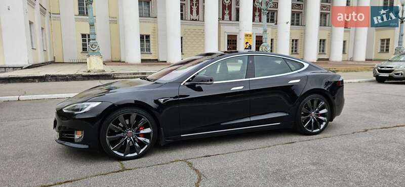 Лифтбек Tesla Model S 2017 в Днепре