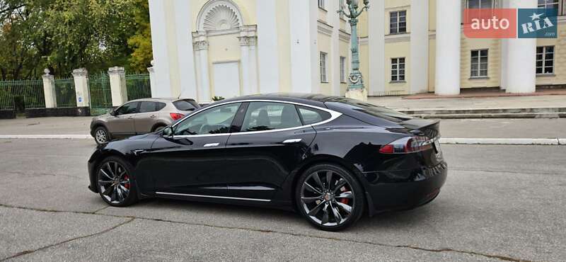 Лифтбек Tesla Model S 2017 в Днепре