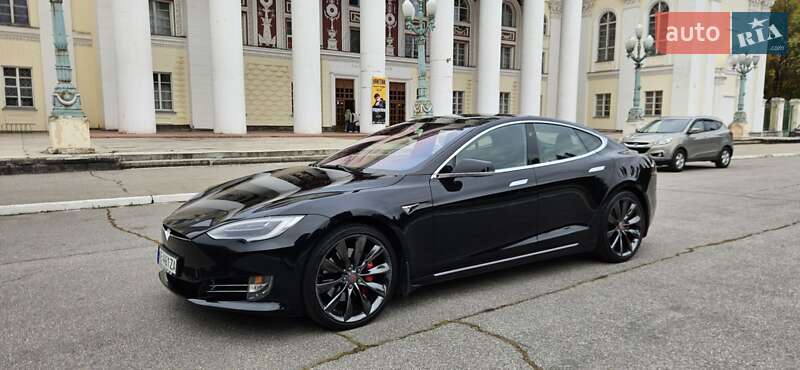 Лифтбек Tesla Model S 2017 в Днепре