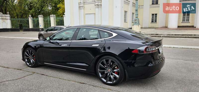 Лифтбек Tesla Model S 2017 в Днепре
