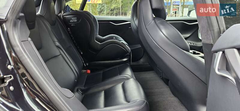 Лифтбек Tesla Model S 2017 в Днепре