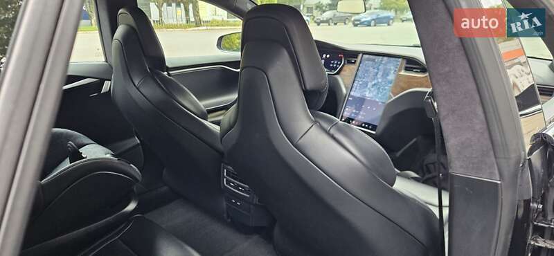 Лифтбек Tesla Model S 2017 в Днепре