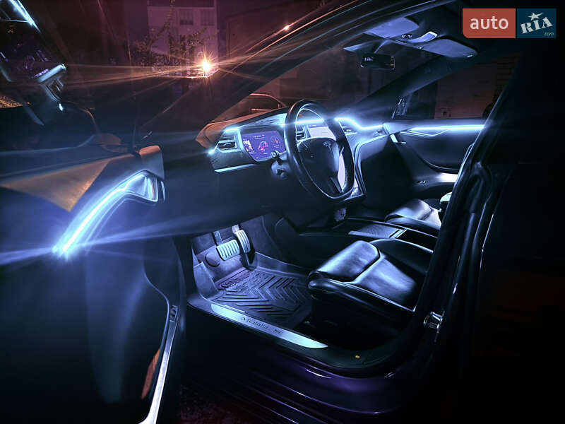Лифтбек Tesla Model S 2019 в Днепре