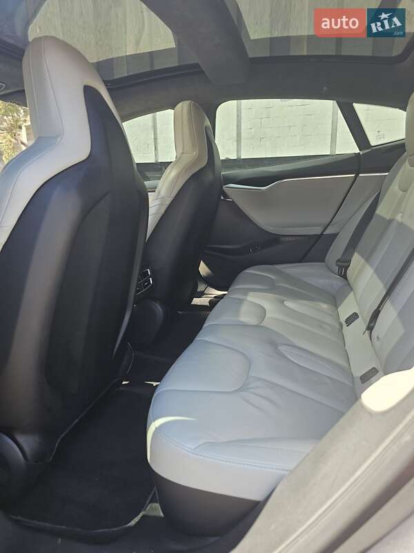 Лифтбек Tesla Model S 2016 в Белой Церкви