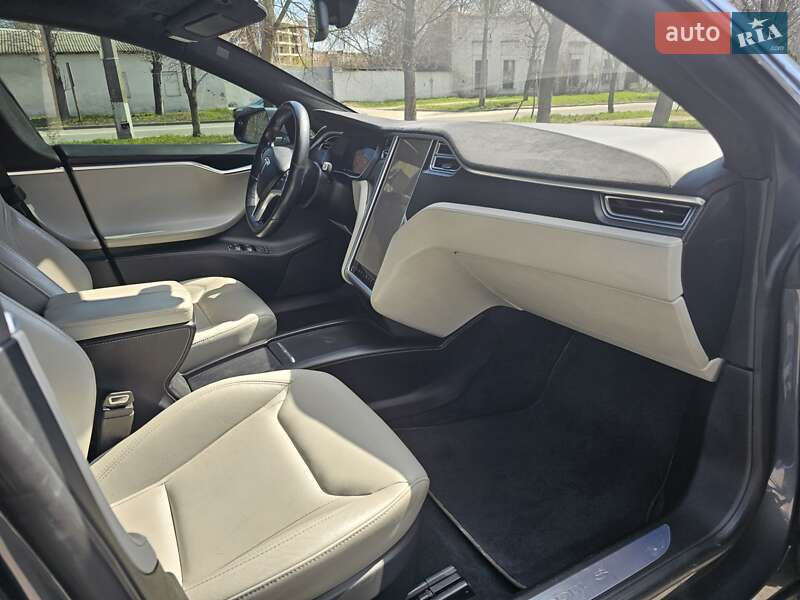 Лифтбек Tesla Model S 2016 в Белой Церкви