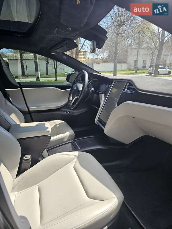 Лифтбек Tesla Model S 2016 в Белой Церкви