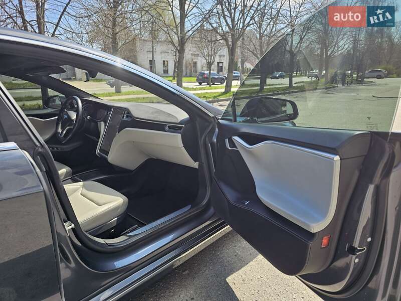 Лифтбек Tesla Model S 2016 в Белой Церкви