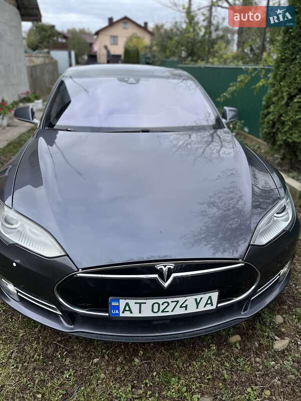 Tesla Model S 2015