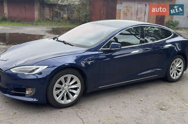 Tesla Model S  2018
