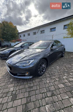 Tesla Model S  2020