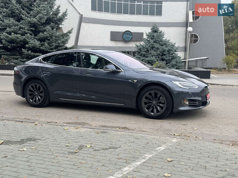 Лифтбек Tesla Model S 2020 в Запорожье