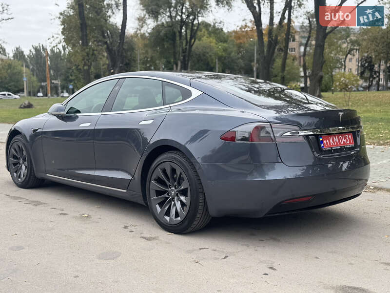 Лифтбек Tesla Model S 2020 в Запорожье