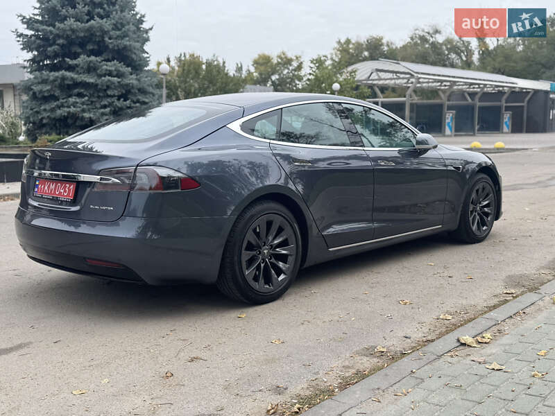 Лифтбек Tesla Model S 2020 в Запорожье