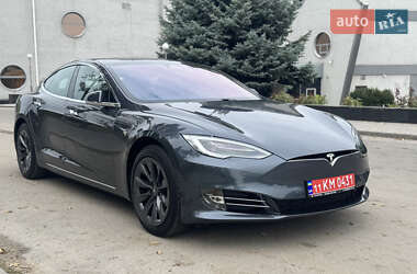 Tesla Model S 2020