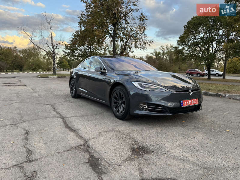 Лифтбек Tesla Model S 2020 в Запорожье