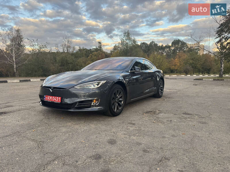 Лифтбек Tesla Model S 2020 в Запорожье