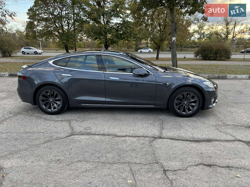 Лифтбек Tesla Model S 2020 в Запорожье