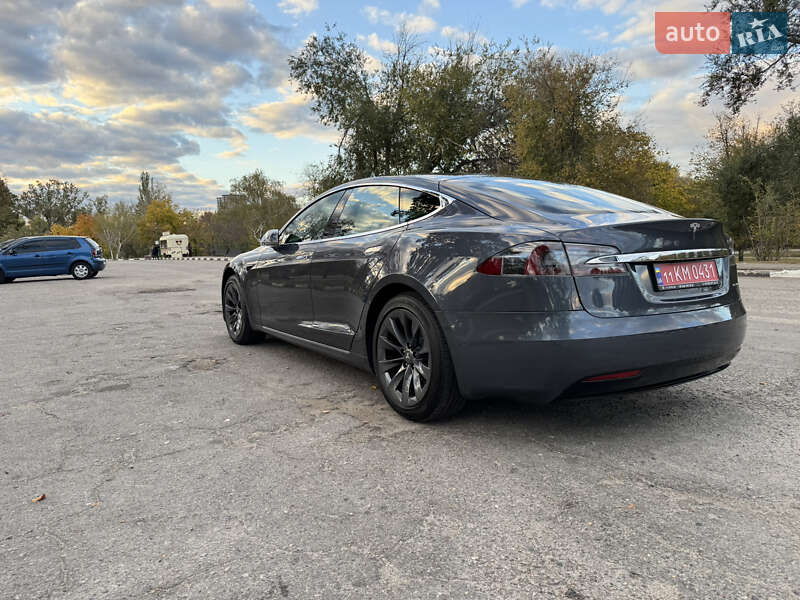 Лифтбек Tesla Model S 2020 в Запорожье