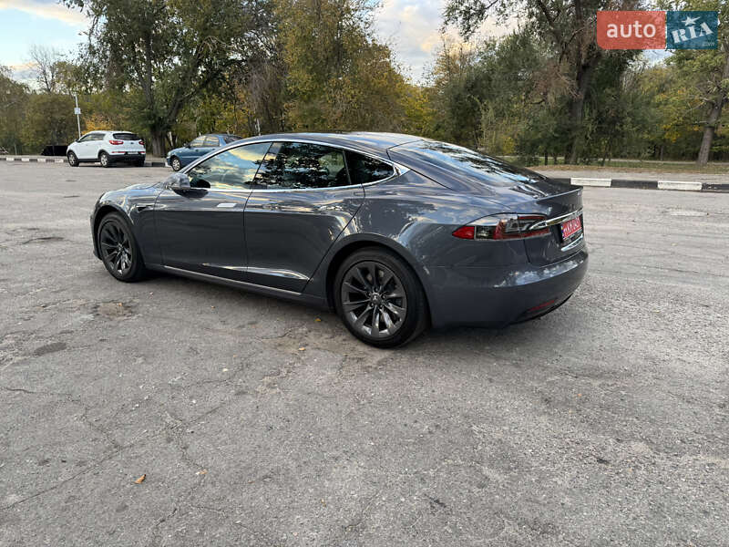 Лифтбек Tesla Model S 2020 в Запорожье