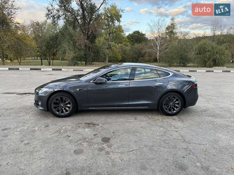 Лифтбек Tesla Model S 2020 в Запорожье