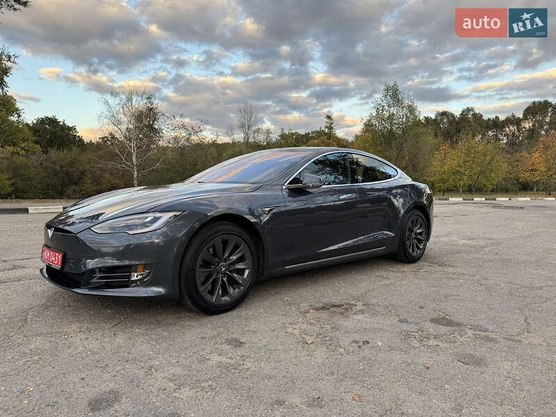 Лифтбек Tesla Model S 2020 в Запорожье