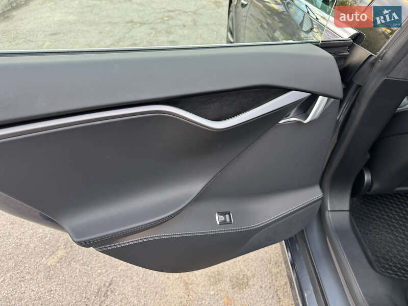Лифтбек Tesla Model S 2020 в Запорожье