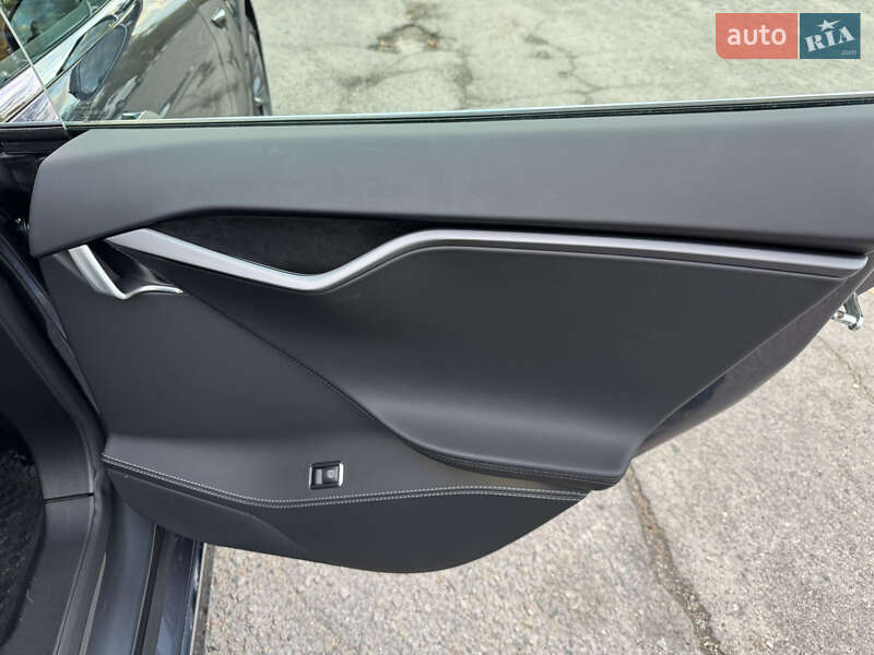 Лифтбек Tesla Model S 2020 в Запорожье