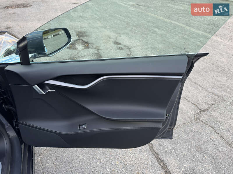 Лифтбек Tesla Model S 2020 в Запорожье